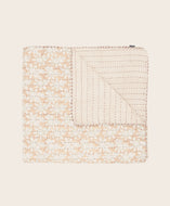 Linge de lit avec des imprimés végétaux