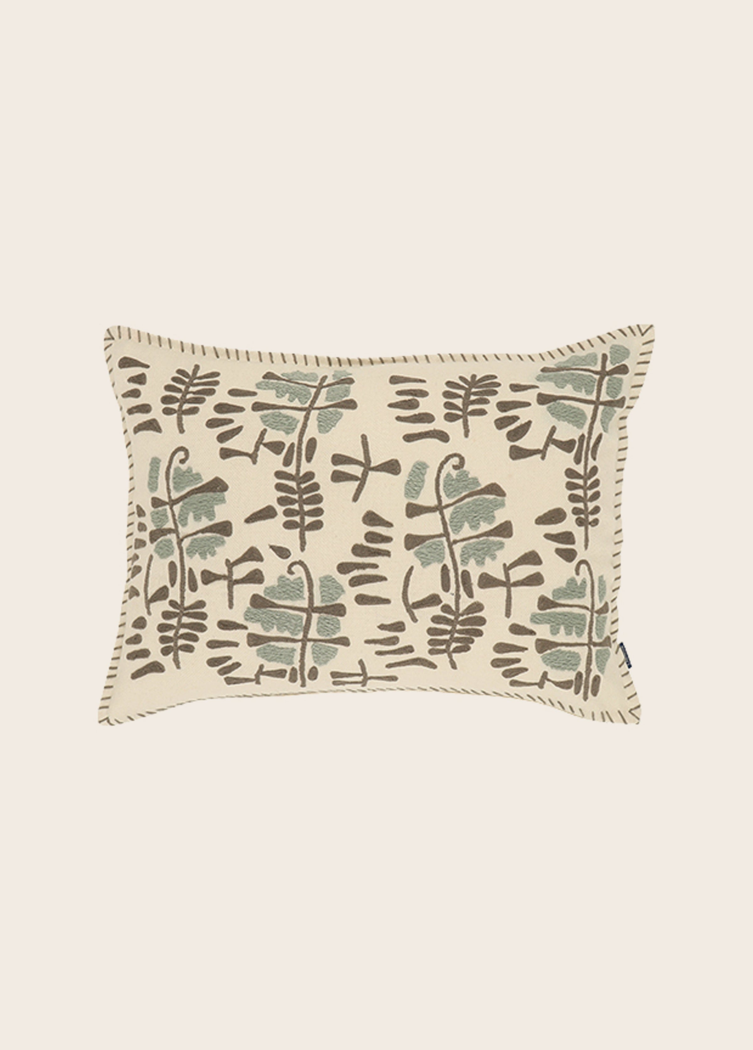 Vadhi outdoor cushion