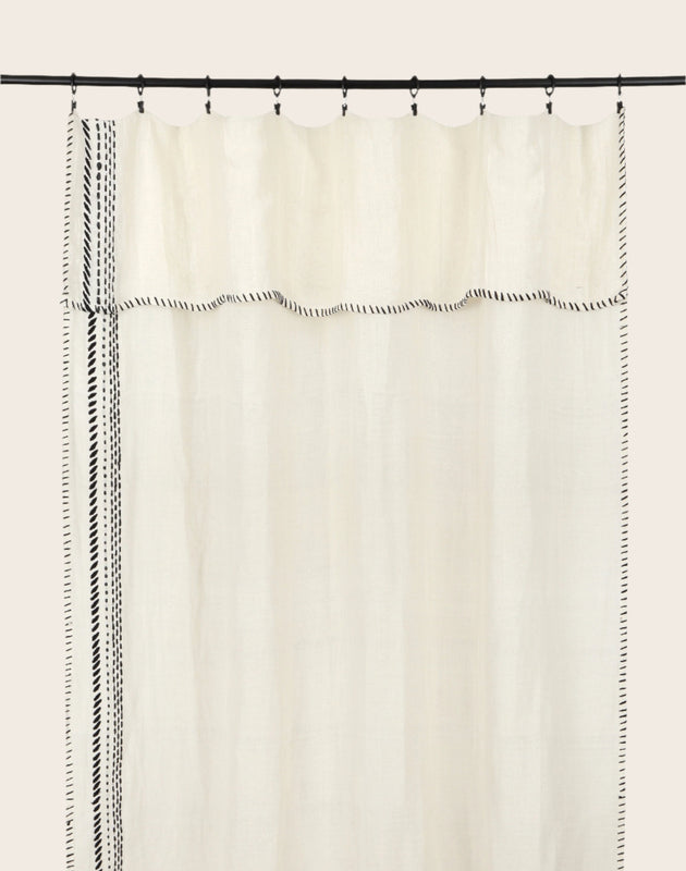 Rideau Segaya en coton brodé à la main, bambou et lin de 140x300 cm