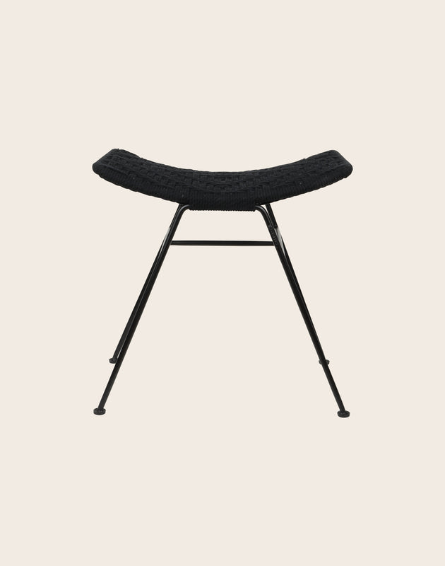 Tabouret Murgi losange en coton couleur charcoal et sa structure en fer.