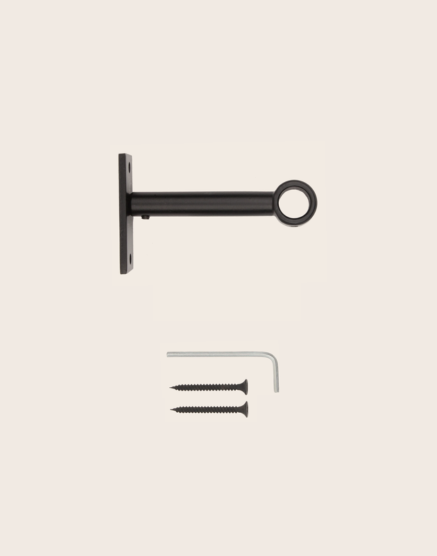 Accessoires simples pour fixer votre tringle à rideaux Ida au mur