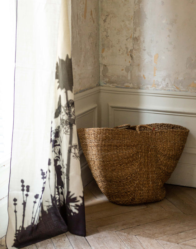 Rideau Feuillages avec motifs sur un fond de lin blanc cassé