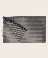 Plaid Herringo en coton à chevrons couleur encre et blanc tissé à la main